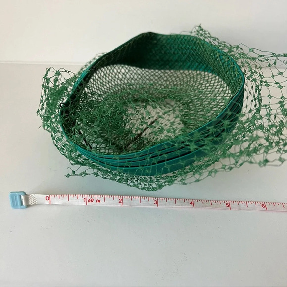 Vintage 1960s Ladies Green Layered Pillbox Fascinator Halo Hat With Net Veil - Picture 11 of 11